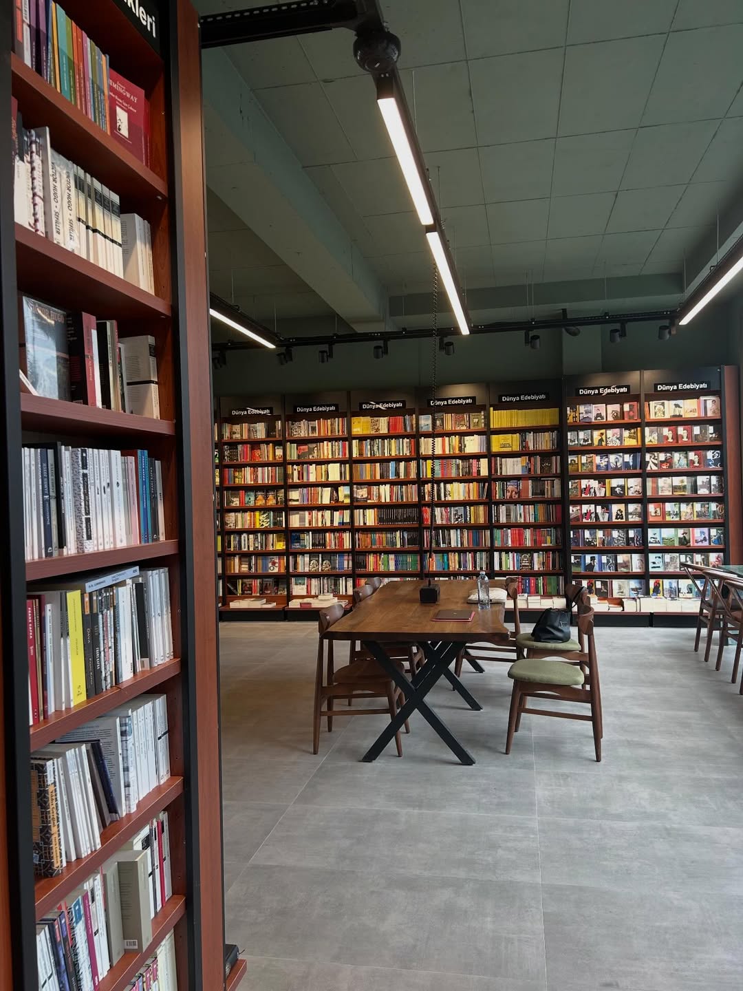 Penguen Kitabevi: Kitap Sevgisini Aşılayan Bir Kültür Durağı